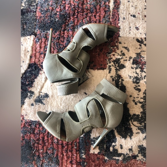 NWT ZARA CUT OUT THICK MESH HEELS - Picture 1 of 6
